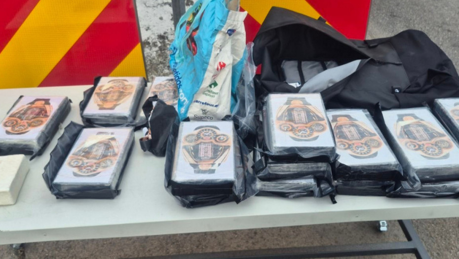 Uhapšen sa 16 "cigli" brendiranog kokaina i devizama: Detalji velike akcije policije na prelazu Bezdan