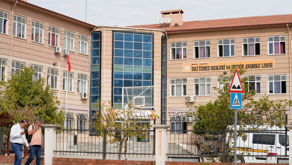 Detalji pucnjave kod škole u Turskoj: Devet privedenih, osumnjičeni vežbao pucanje pre napada