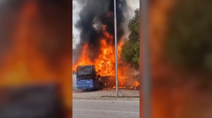 Izgoreo autobus u Prijepolju: Vatra zahvatila celo vozilo u naselju Kaldrma