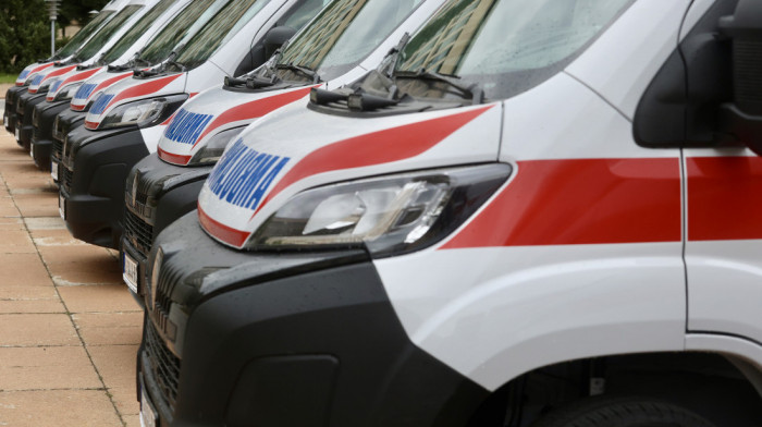 Dete (10) trotinetom udarilo u automobil, sa lakšim povredama prevezeno u Tiršovu