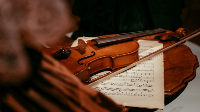 Dve violine mogu da zvuče kao ceo orkestar: Projekat "Tragom Balkana" ansambla "Resonus" spaja tradiciju i moderni zvuk