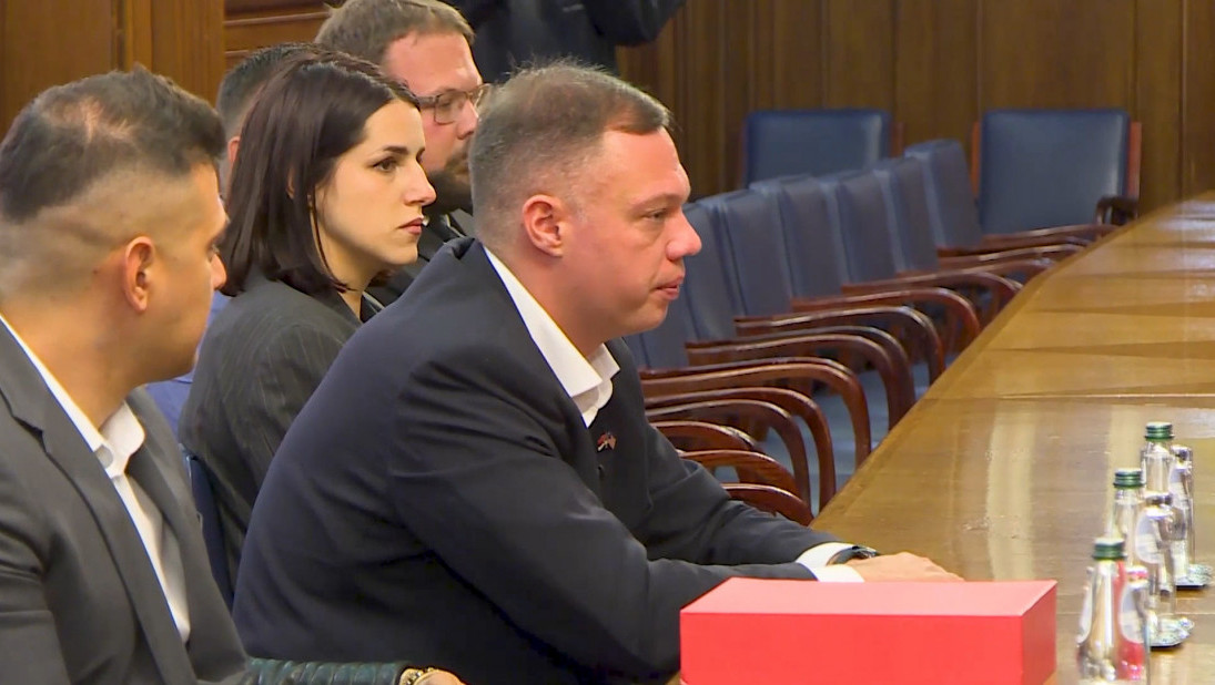 Pokret "Ćale, ovo je za tebe" predao RIK-u listu kandidata i potpise