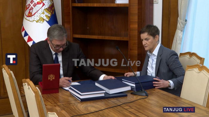 Počela primopredaja dužnosti predsednika Srbije: Vučić predaje dužnost Ani Brnabić