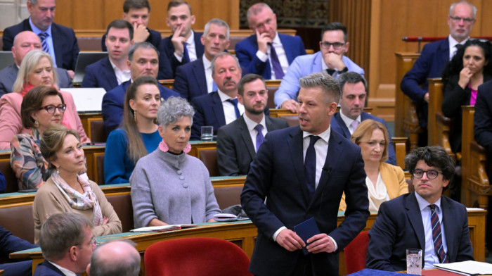 Mađarska Narodna skupština suspendovala imunitet premijeru Peteru Mađaru
