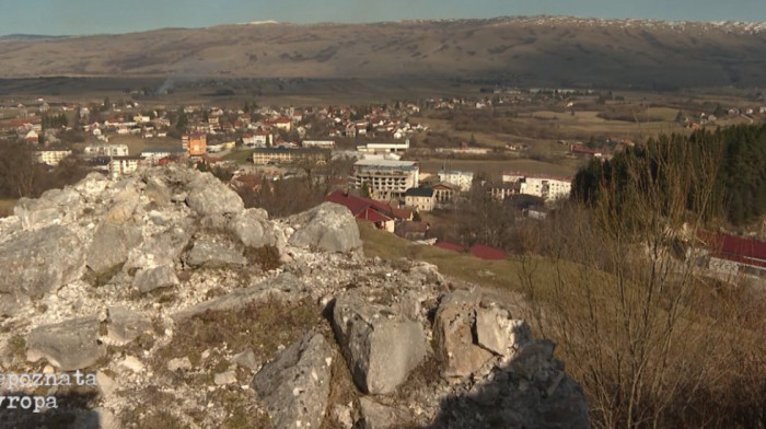 "Ovde dan traje danima": Jedna od najvećih opština u BiH, poznata po "gluvom" kolu, krompiru i - pustim ulicama