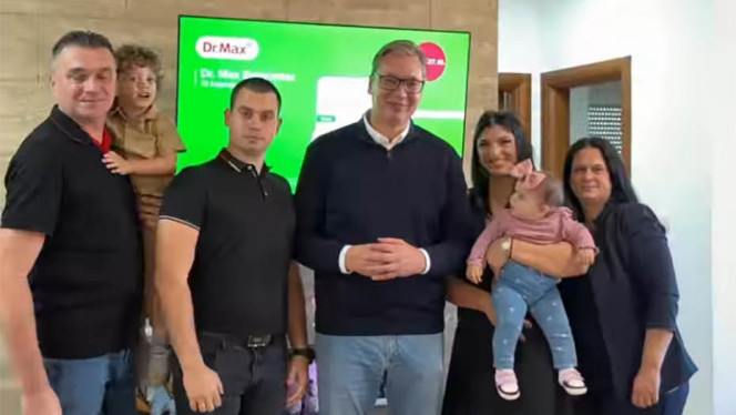 Vučić u Požarevcu sa porodicom koja je uzela kredit za mlade, razgovarao sa građanima