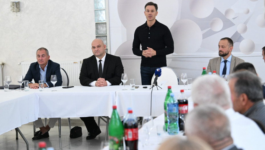 Mali sa privrednicima: Neće se ponoviti igranje sa kursom dinara kao do 2012.