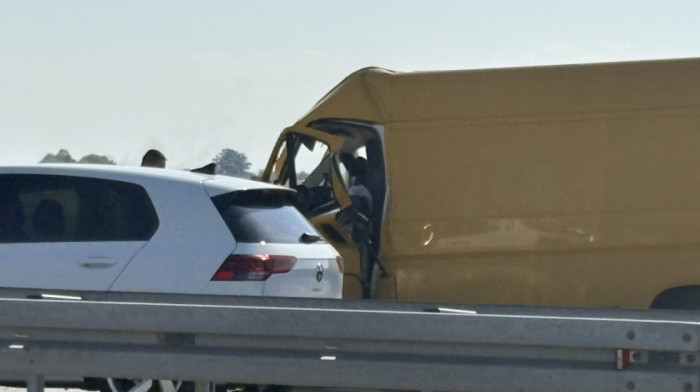 Prve fotografije sa auto-puta Šimanovci–Pećinci: Lančani sudar 14 vozila, najmanje sedam povređenih