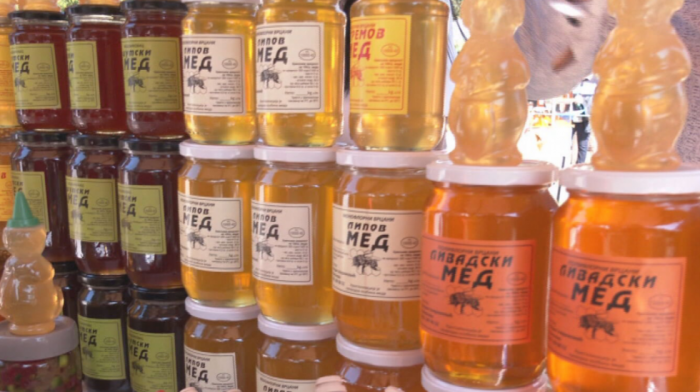 Počeo 52. sajam pčelarstva na Tašmajdanu: Posetioci mogu da probaju med, propolis, pergu i matični mleč
