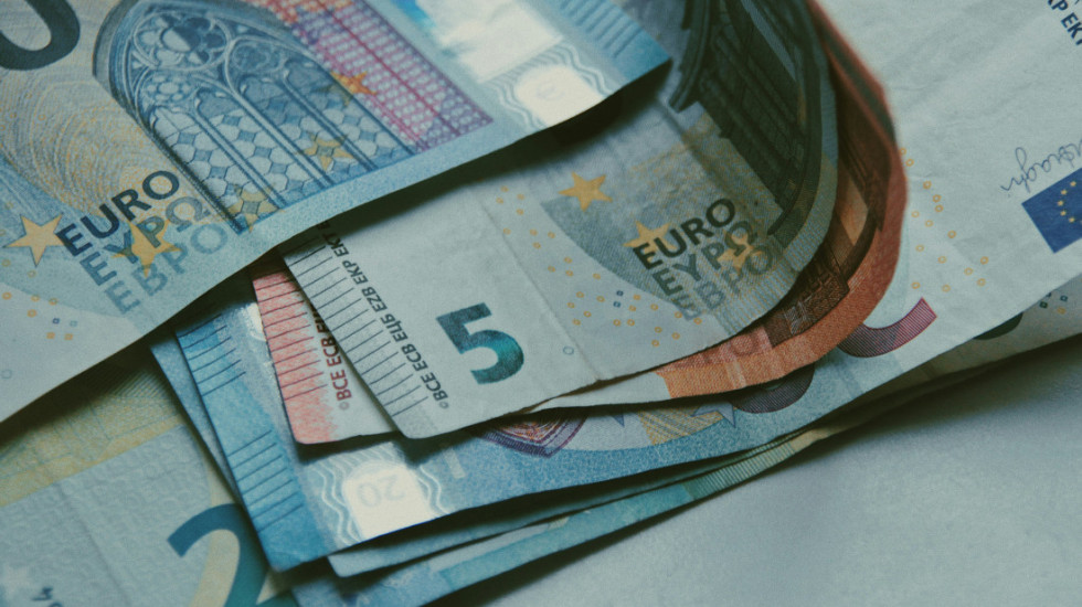 Evrostat: Evrozona u avgustu zabeležila deficit u robnoj trgovini od 16,1 milijardu evra