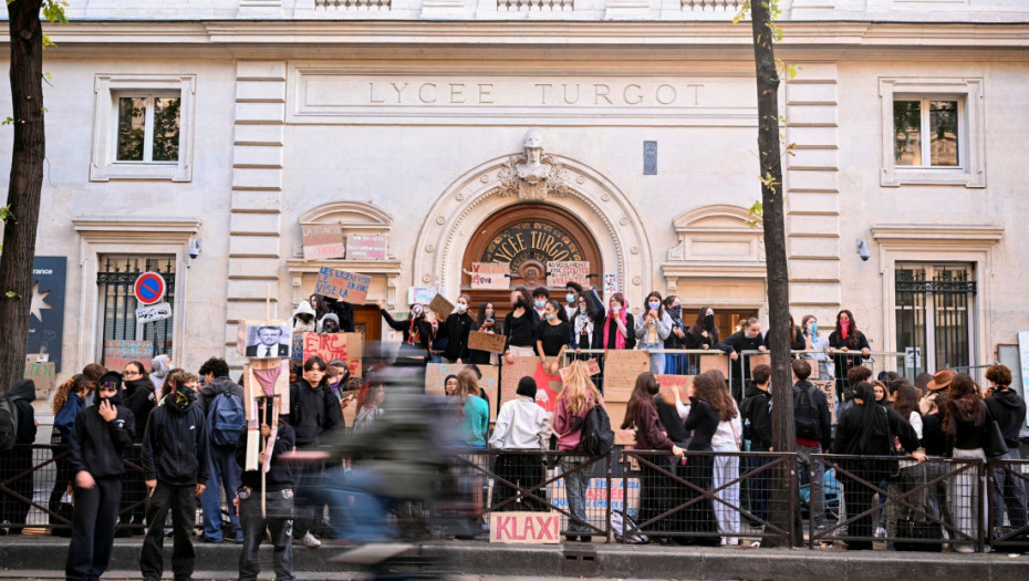 Nastavljaju se neredi u Francuskoj: Đaci gimnazije Tirgo blokirali školu, CGT najavio podršku protestima