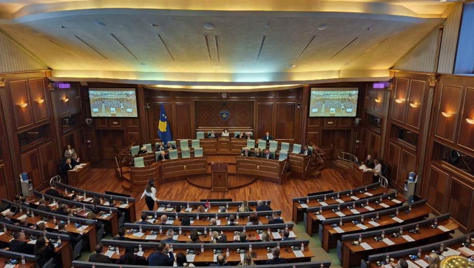 Skupština u Prištini usvojila izmene Zakona o Specijalizovanim većima, ispred parlamenta protest