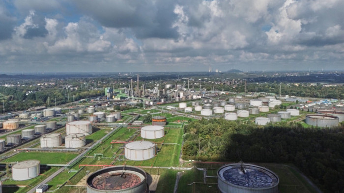 Nafta Brent pala ispod 100 dolara za barel, a WTI ispod 89 dolara
