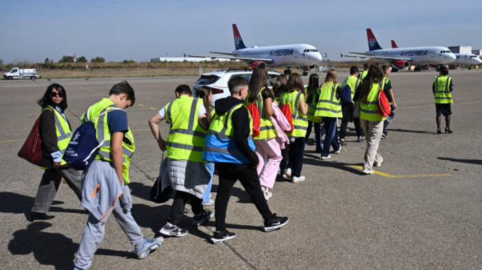 Grupa dece sa Kosova i Metohije prvi put letela avionom Er Srbije povodom Dečije nedelje