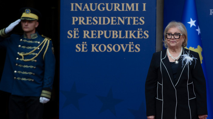 Nova predsednica Kosova Justina Široka Pulja preuzela dužnost: Izbor održan 15 minuta nakon isteka roka