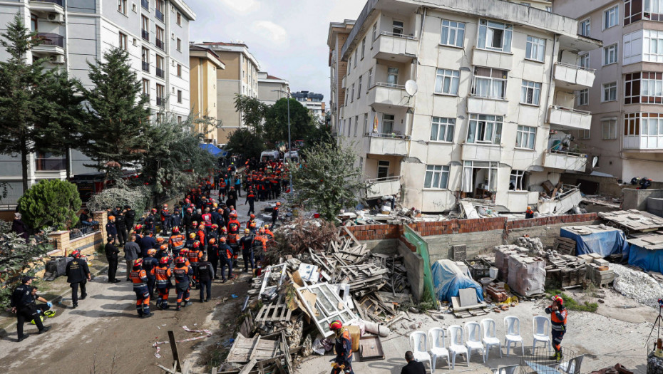 Petoro mrtvih nađeno ispod ruševina: Privedeni arhitekta i šef gradilišta nakon tragedije u Istanbulu (FOTO/VIDEO)