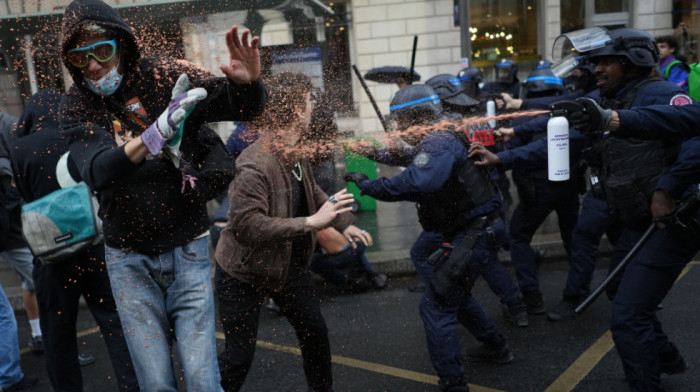 Eskalacija protesta srednjoškolaca u Francuskoj: Blokade škola se nastavljaju