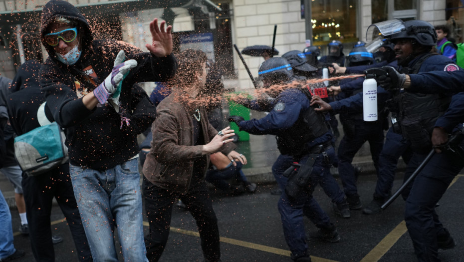 Eskalacija protesta srednjoškolaca u Francuskoj: Blokade škola se nastavljaju