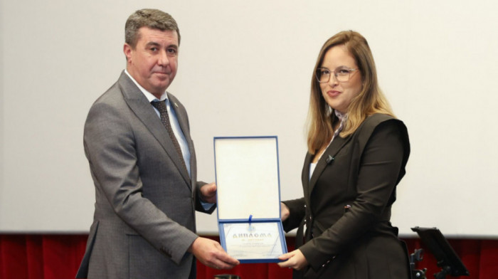 Sari Pakov uručeno priznanje "10. oktobar" povodom Dana opštine Vlasotince