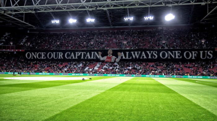 Dušan Tadić doživeo prelepu dobrodošlicu na stadionu Ajaksa: Jednom "kopljanik", uvek "kopljanik"