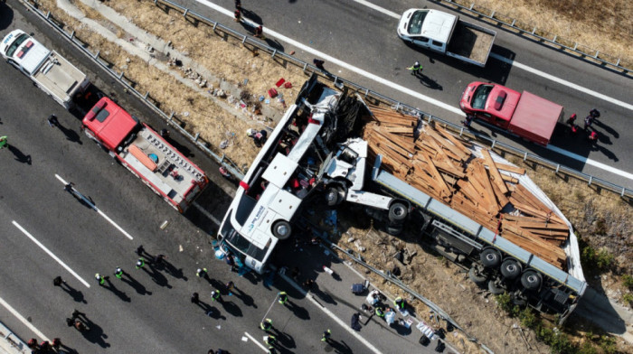 Sudar autobusa i kamiona u Turskoj: 11 mrtvih, 27 povređenih (VIDEO)