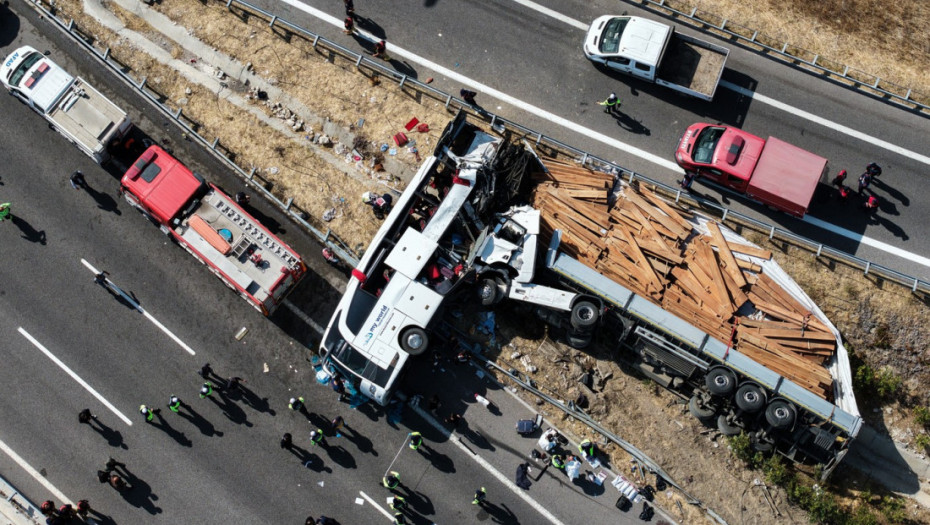 Sudar autobusa i kamiona u Turskoj: 11 mrtvih, 27 povređenih (VIDEO)