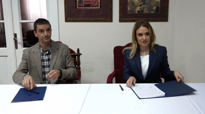 Stamenkovski i Andrejević potpisali ugovor vredan 5,5 mln din za obnovu hrama u AL