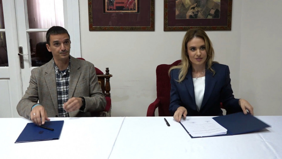 Stamenkovski i Andrejević potpisali ugovor vredan 5,5 mln din za obnovu hrama u AL
