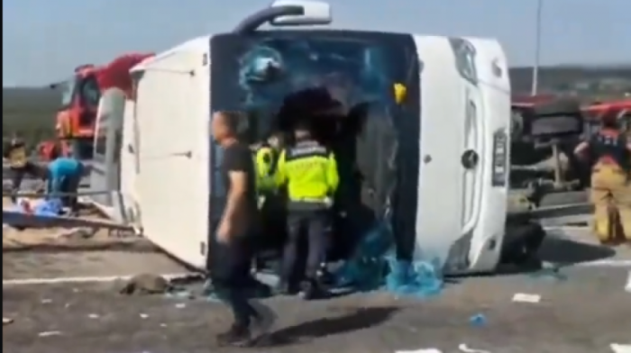 Teška nesreća u Turskoj: Najmanje 11 poginulih i 27 povređenih u sudaru autobusa i šlep službe