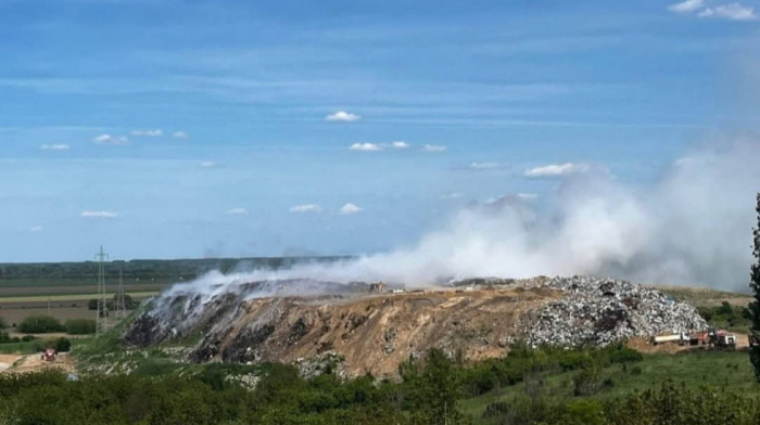 Zatvorite prozore i ne izlazite napolje: Ogroman požar na deponiji u Smederevu digao sve službe na noge (FOTO)