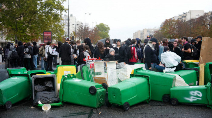 Sukobi i neredi na protestima u Francuskoj: Demonstrantu otkinuta šaka, požar na Univerzitetu u Ruanu