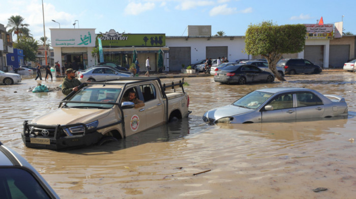 Jake kiše poplavile i paralisale Tripoli, najmanje jedna žrtva