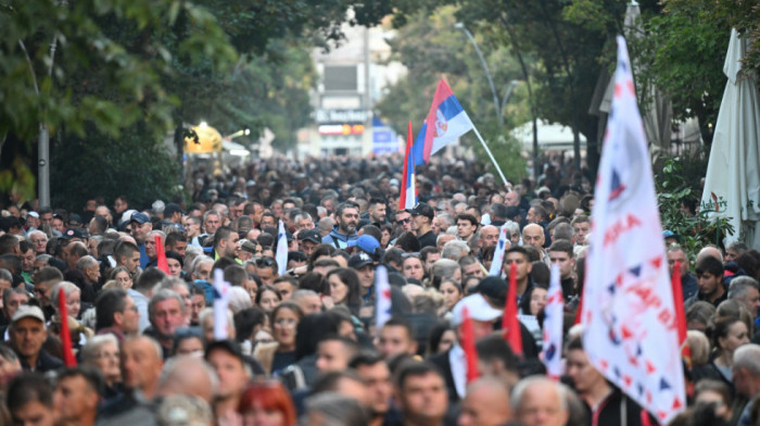 Vučić na predizbornom skupu u Šapcu: Ako izgubimo, pružićemo ruku, ako pobedimo, radićemo