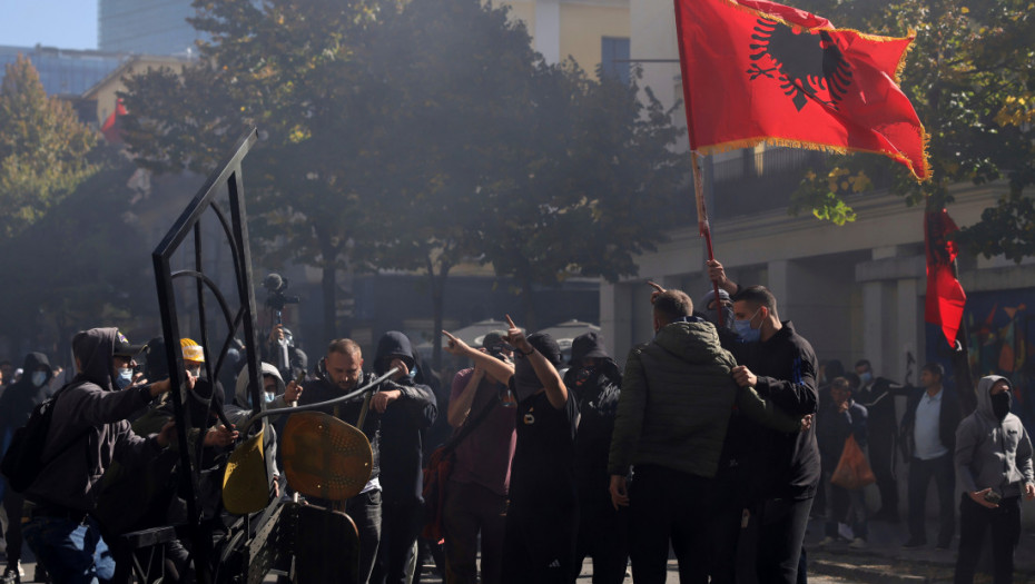 Student iz Tirane: U stalnom smo kontaktu sa kolegama u Srbiji u vezi sa organizacijom protesta (VIDEO)