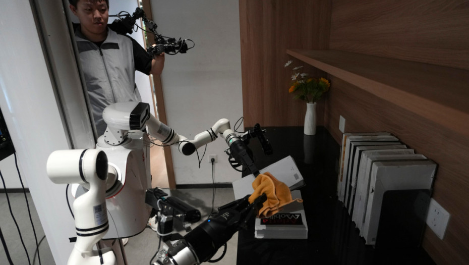 Treneri robota zarađuju do 900 dolara mesečno obučavajući mašine za kućne poslove