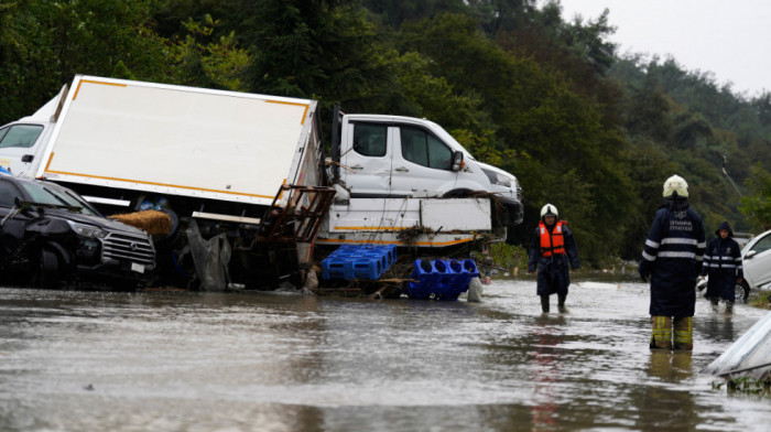 Potpuni kolaps u Istanbulu: Poplave paralisale grad, nastava obustavljena, a nevreme odnelo žrtve (FOTO/VIDEO)