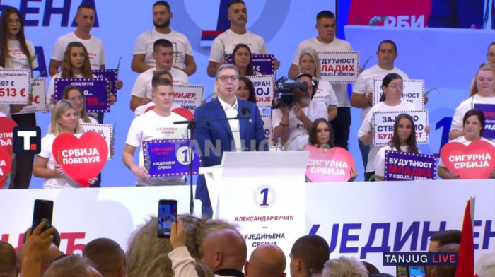 Vučić na skupu u Lazarevcu: Uložićemo 25 miliona evra u Dom zdravlja i Specijalnu bolnicu za interne bolesti
