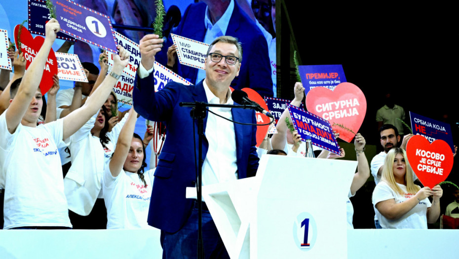 Vučić na skupu u Lazarevcu: Uložićemo 25 miliona evra u Dom zdravlja i Specijalnu bolnicu za interne bolesti