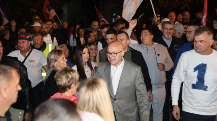 Vučević dočekao građane koji su pešačili iz Bačke Palanke do Futoga