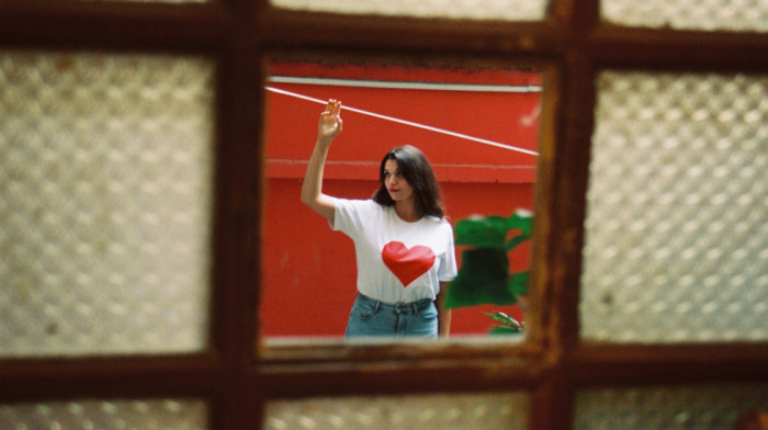 Dea predstavlja debitantski EP "Kao neko ko se voli"