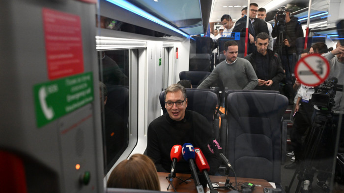 Vučić krenuo vozom: Na Trgu slobode u Novom Sadu sve spremno za skup liste "Aleksandar Vučić - Ujedinjena Srbija"
