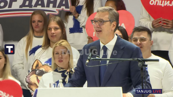 Skup "Ujedinjene Srbije" u Novom Sadu: Vučić još jednom izrazio saučešće porodicama nastradalih u padu nadstrešnice