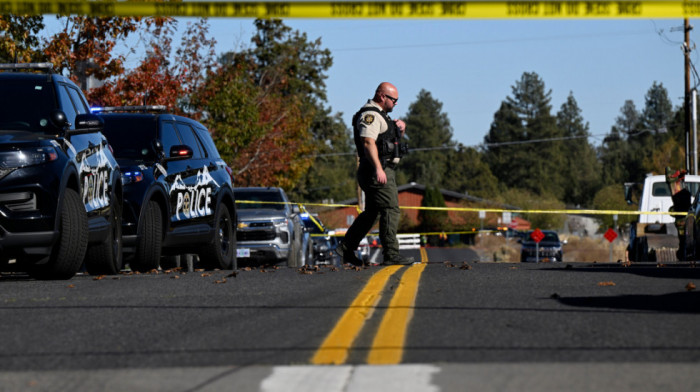 Identifikovan napadač u školi u Oregonu, koristio sačmaricu koju je kupila majka
