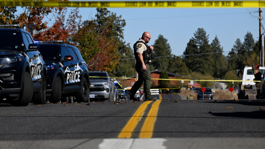 Identifikovan napadač u školi u Oregonu, koristio sačmaricu koju je kupila majka