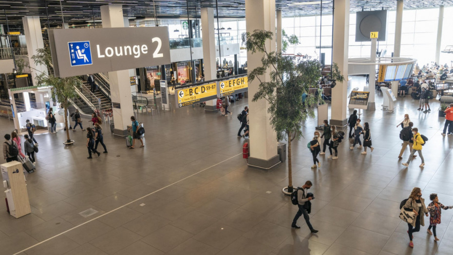 Opšti haos u Amsterdamu zbog sloma sistema: Hiljade putnika zarobljeno na Šipholu, avioni kasne, istraga u toku