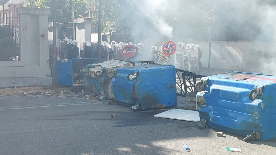 Sukobi u Tirani: Demonstranti upali u zgradu Vrhovnog suda, policija koristi suzavac, vodene topove i gumene metke