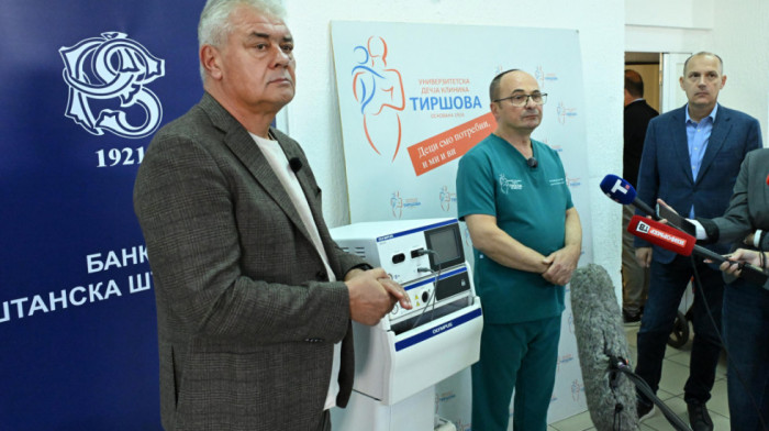 Banka Poštanska štedionica donirala klinici u Tiršovoj aparat vredan četiri miliona dinara