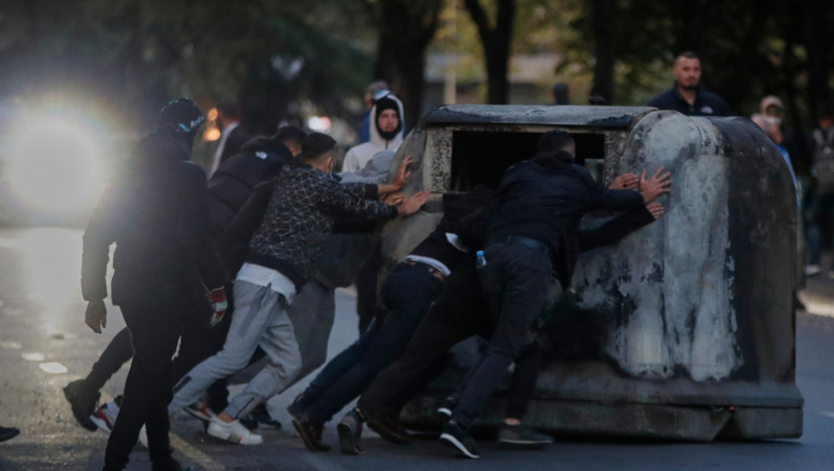 Ogromne policijske snage sa vodenim topovima na ulicama Tirane: Sprema se novi protest protiv Edija Rame