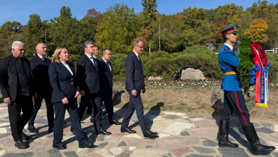 Obeleženo 85 godina od tragedije u Kragujevcu: Premijer Macut i ministar Dačić odali poštu stradalim đacima (FOTO)
