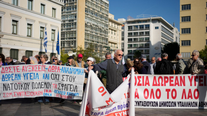 Protesti u 50 gradova širom Grčke: Hiljade učenika, studenata i nastavnika na ulicama